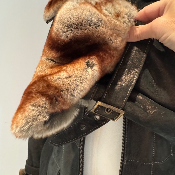Gorgeous soft leather and real fur coat. Vintage but in like new condition - Picture 4 of 8